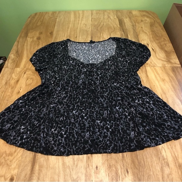 Torrid Black Grey Leopard Print Stretch Flare Sleeveless Top Womens Size 1 - Picture 1 of 8